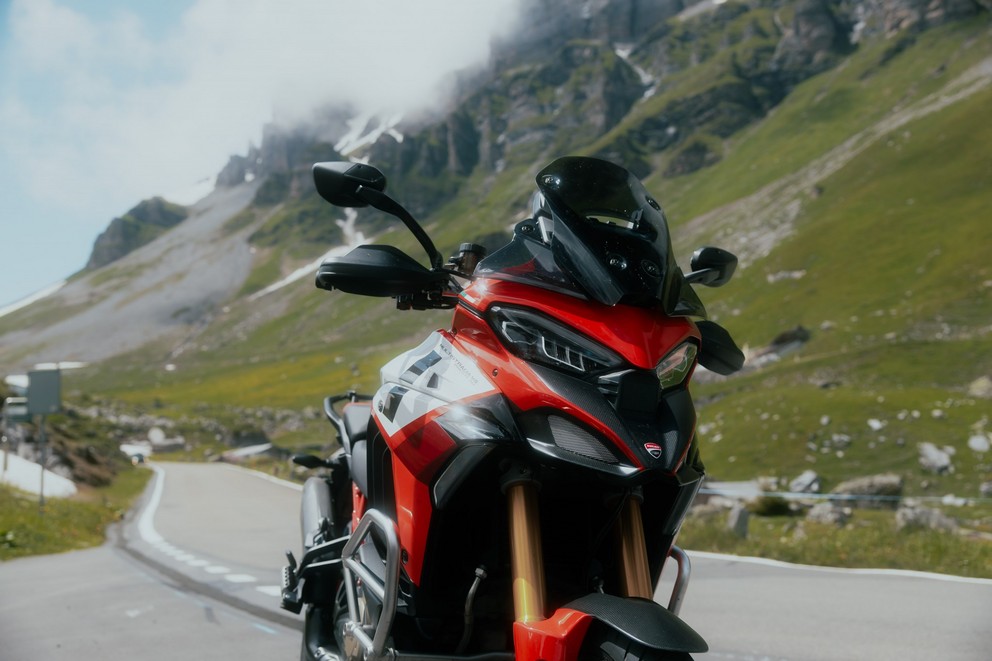 Test de la Ducati Multistrada V4 Pikes Peak en Suisse 2024 - Image 3