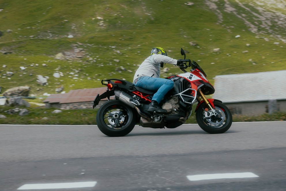 Test de la Ducati Multistrada V4 Pikes Peak en Suisse 2024 - Image 13