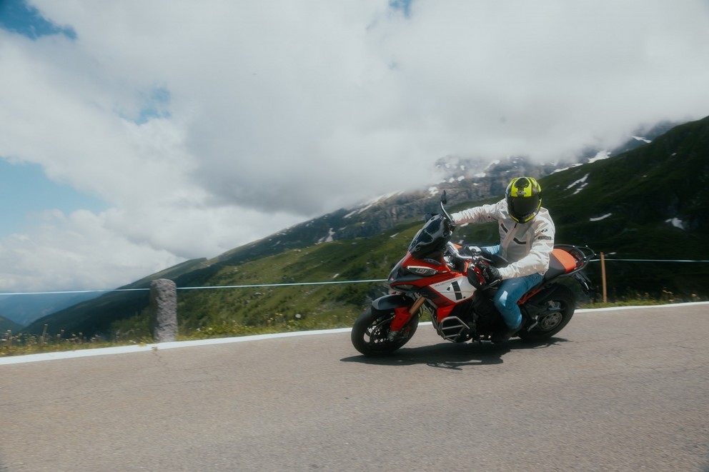 Test de la Ducati Multistrada V4 Pikes Peak en Suisse 2024 - Image 4