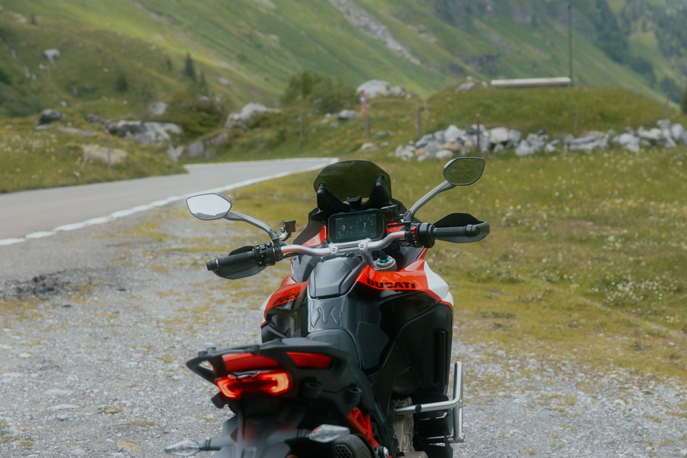 Prueba de la Ducati Multistrada V4 Pikes Peak en Suiza 2024 - Imagen 7