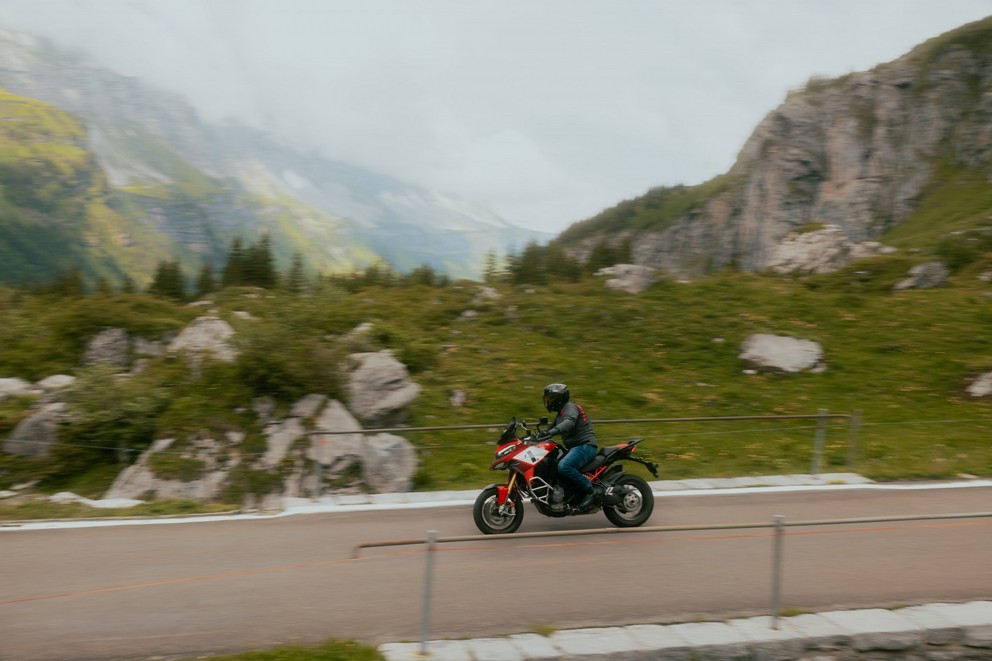 Test de la Ducati Multistrada V4 Pikes Peak en Suisse 2024 - Image 1