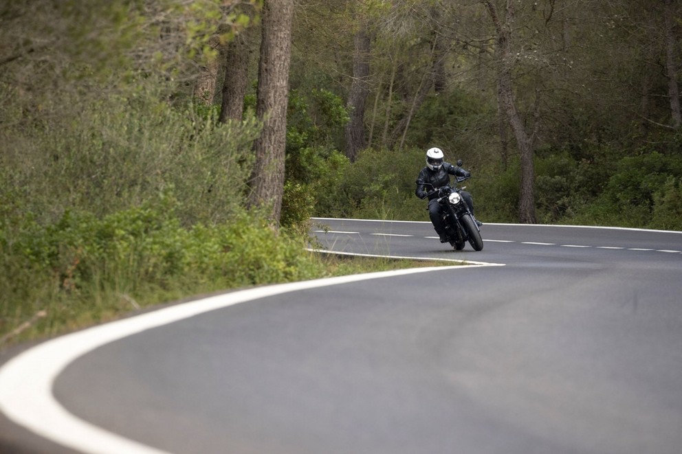 Test Royal Enfield Guerrilla 450 2024 - Obrázok 65