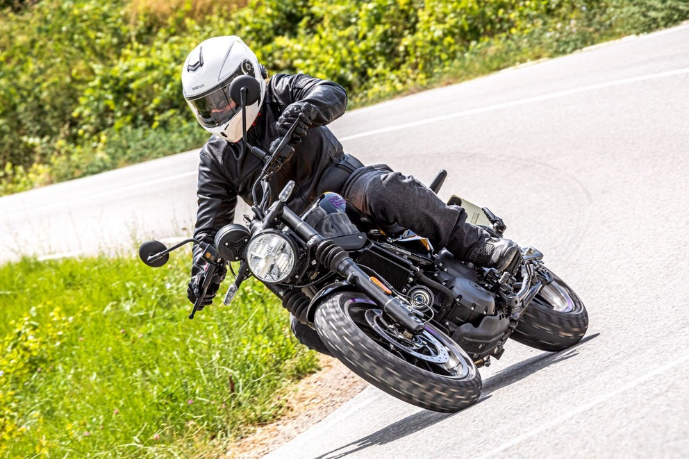 Royal Enfield Guerrilla 450 Test 2024 - Bild 50