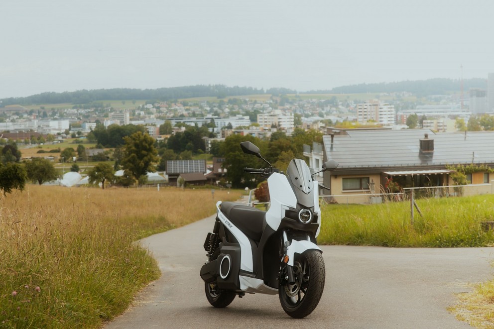 Spanyol elektromos robogó Silence S01 - Tesztvezetés Zürichben az ETRIX E-Motos-nál - Kép 10