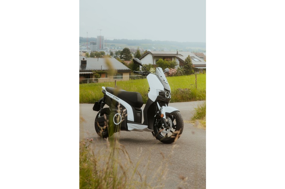 Spaanse elektrische scooter Silence S01 - Testrit in Zürich bij ETRIX E-Motos - afbeelding 9