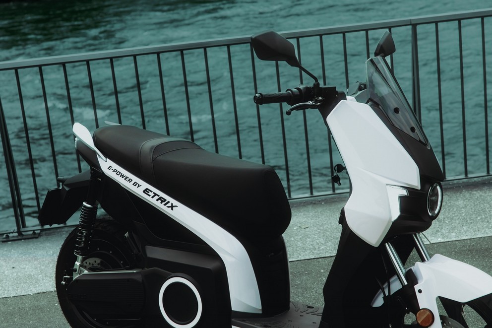 Silence S01 Scooter Elétrico Espanhol - Teste de Condução em Zurique na ETRIX E-Motos - Imagem 2