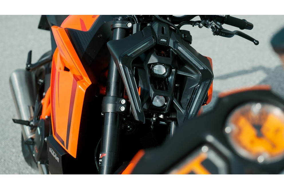 KTM 990 Super Duke 2006 vs. KTM 1390 Super Duke 2024 - Image 5