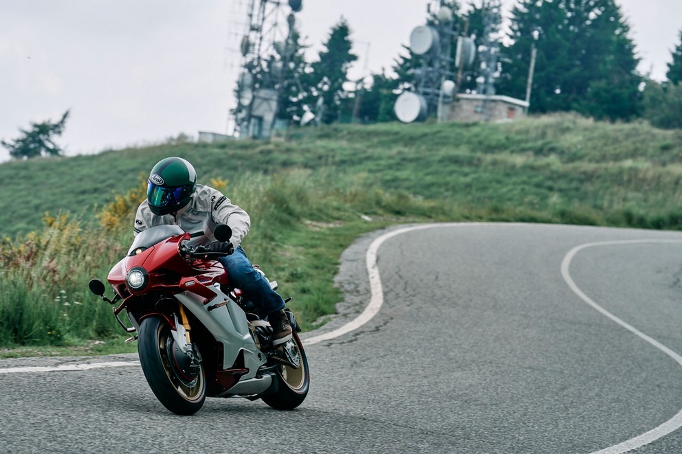 MV Agusta Superveloce 1000 Serie Oro 2024 - Obrázek 1