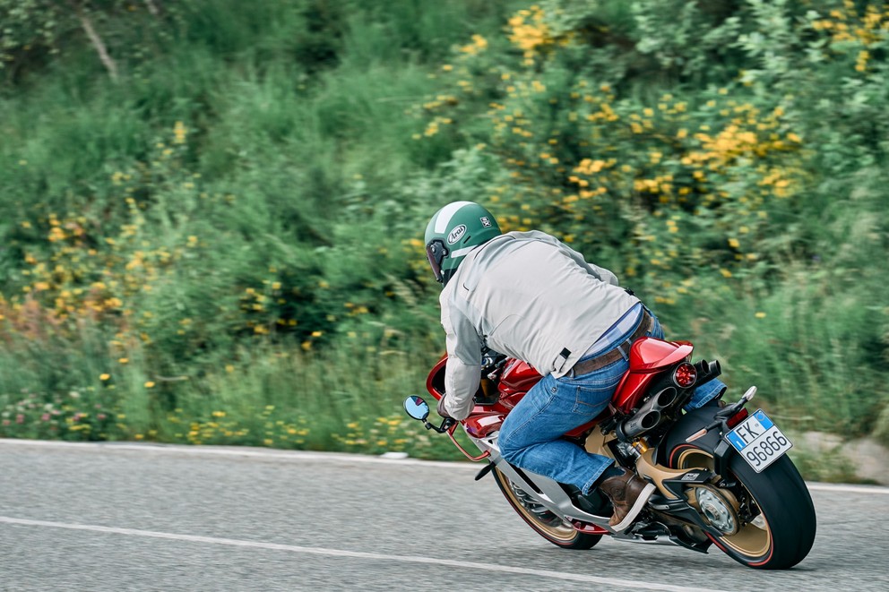 MV Agusta Superveloce 1000 Serie Oro 2024 - Obrázek 4