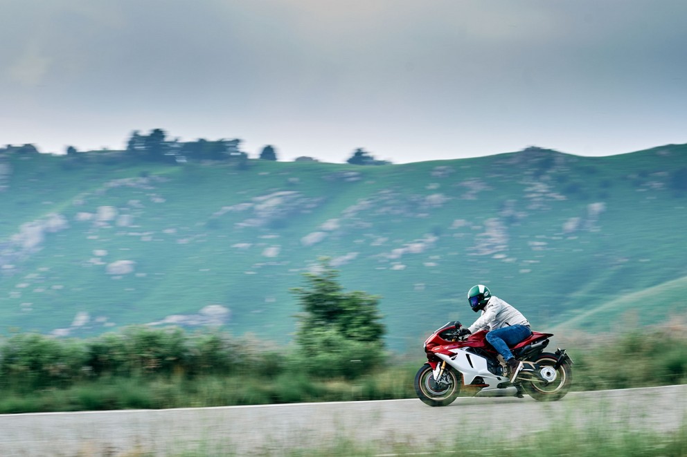 MV Agusta Superveloce 1000 Serie Oro 2024 - Obrázek 22