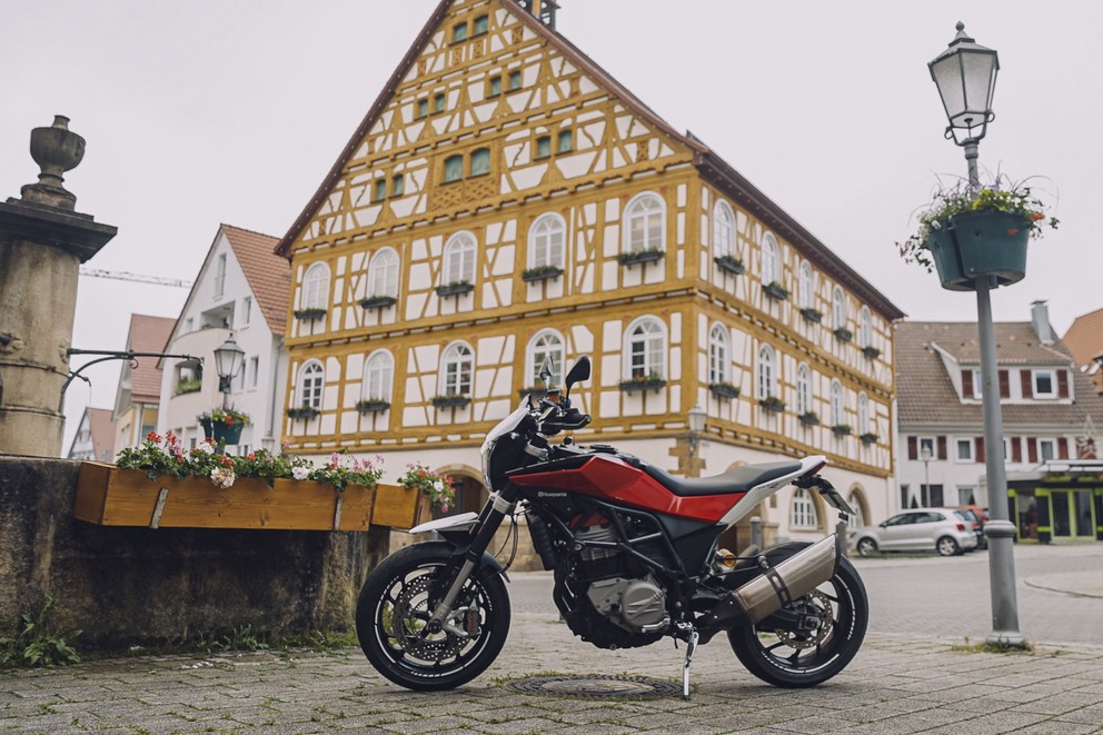 Husqvarna Nuda 900 R Test ojetého motocyklu - Obrázek 18