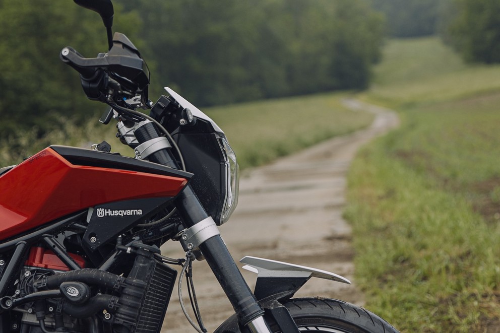 Husqvarna Nuda 900 R Test ojetého motocyklu - Obrázek 28