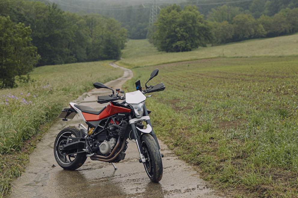 Husqvarna Nuda 900 R Test ojetého motocyklu - Obrázek 8