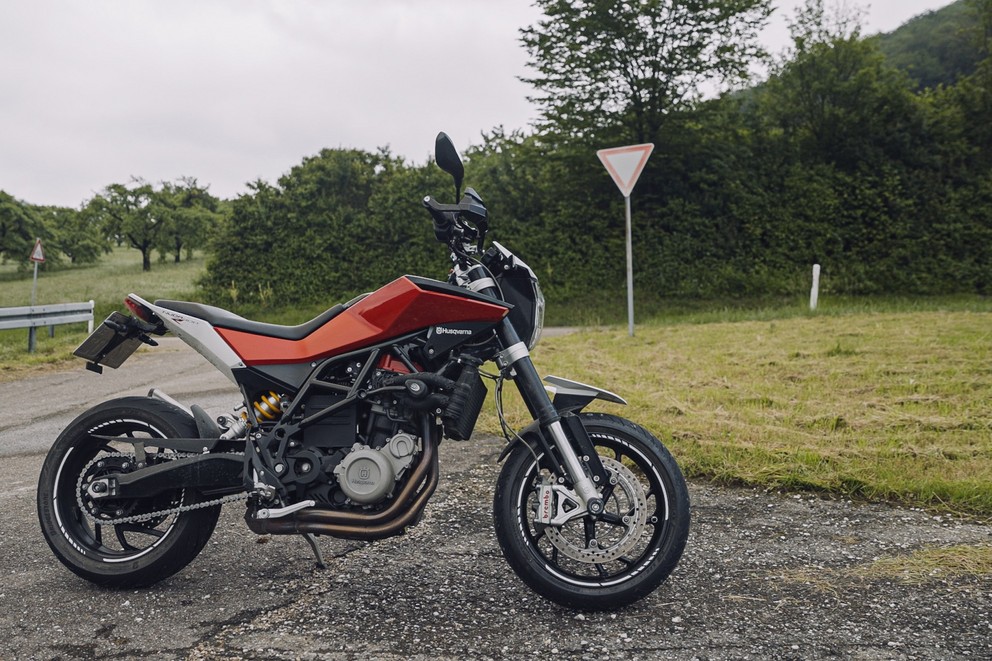 Husqvarna Nuda 900 R Test ojetého motocyklu - Obrázek 13