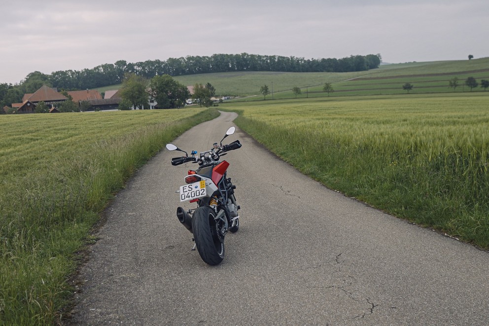 Husqvarna Nuda 900 R Test ojetého motocyklu - Obrázek 22