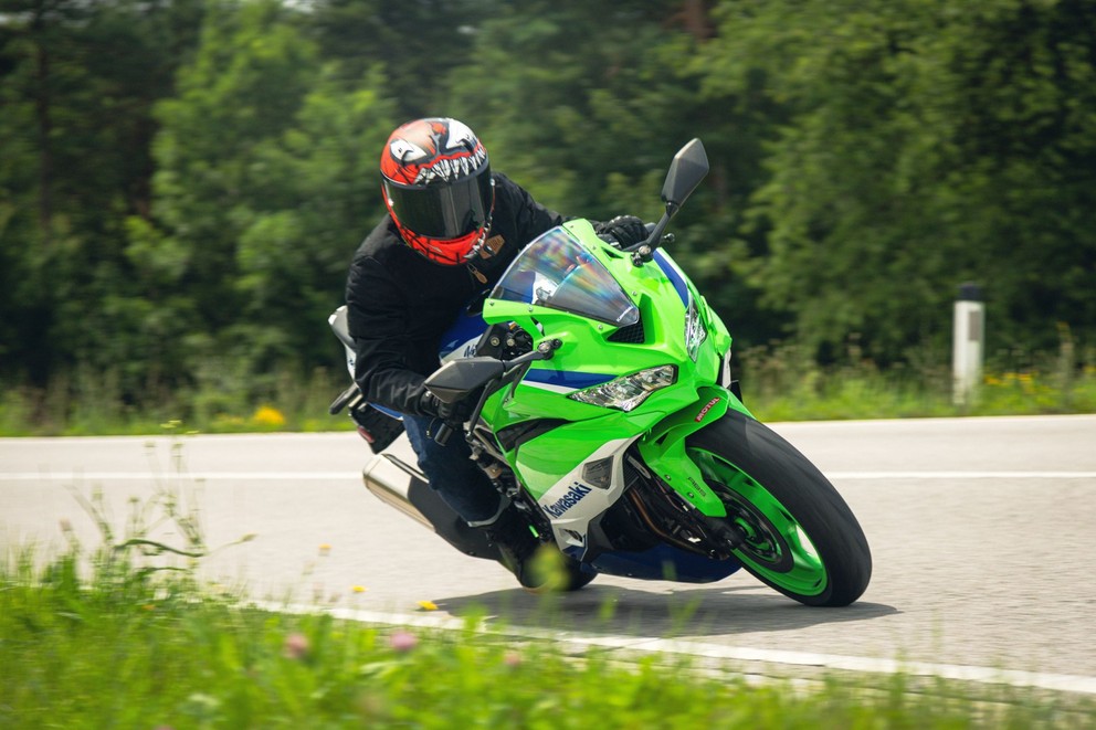 Kawasaki Ninja ZX-4RR vs. Suzuki GSX-8R vs. Triumph Daytona - Слика 7