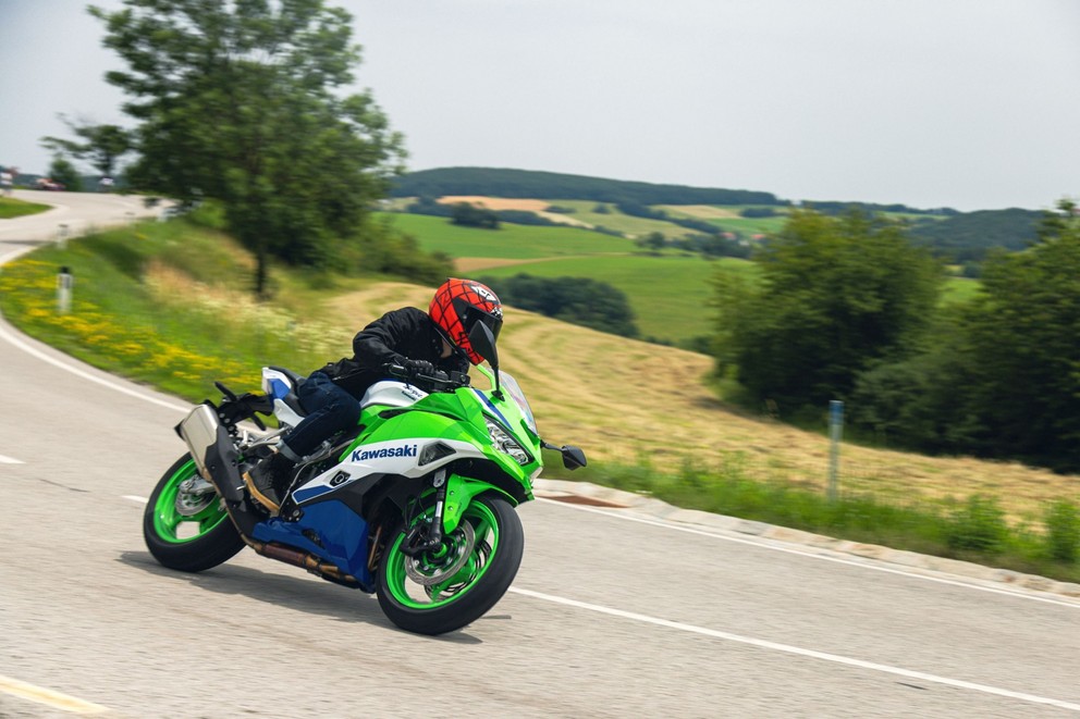 Kawasaki Ninja ZX-4RR vs. Suzuki GSX-8R vs. Triumph Daytona - Слика 14