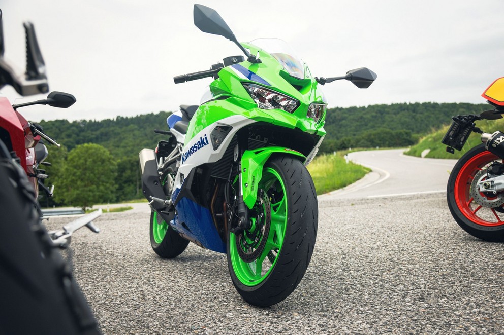 Kawasaki Ninja ZX-4RR vs. Suzuki GSX-8R vs. Triumph Daytona - Слика 31