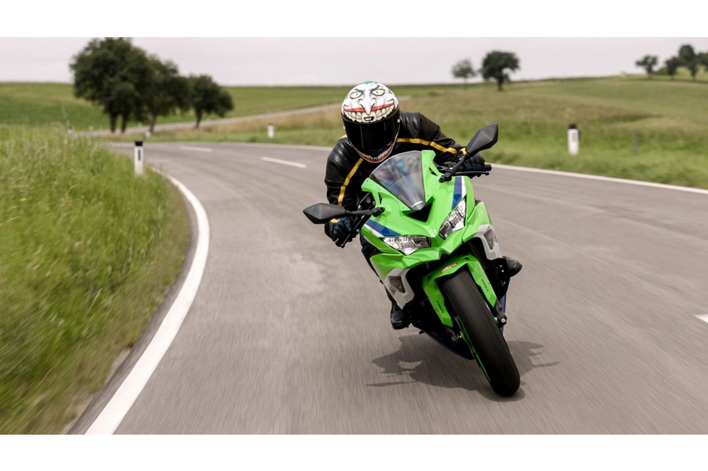 Kawasaki Ninja ZX-4RR vs. Suzuki GSX-8R vs. Triumph Daytona - Imagem 42