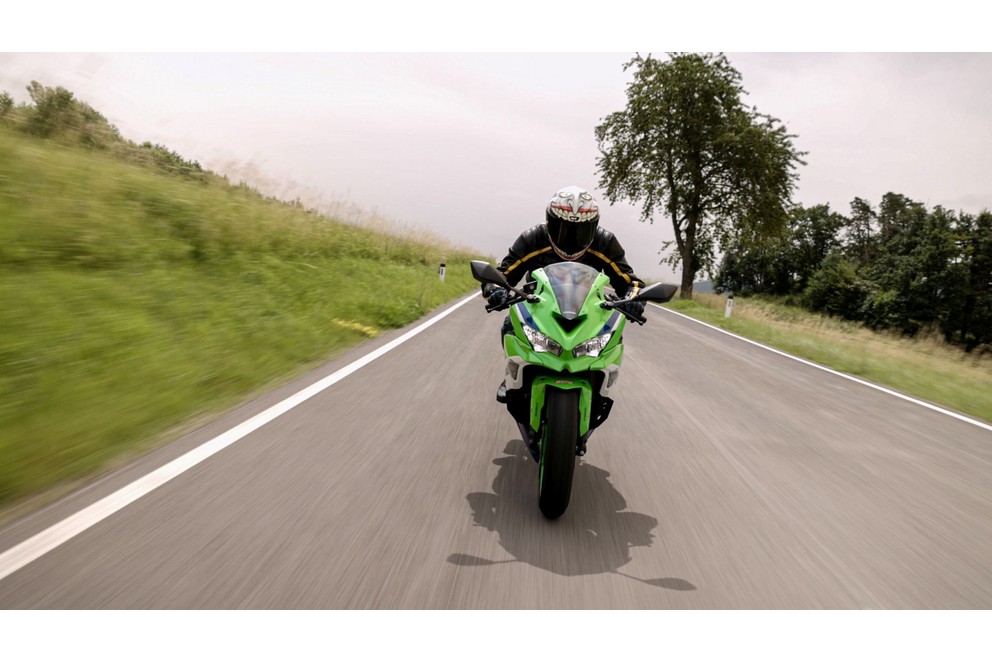 Kawasaki Ninja ZX-4RR vs. Suzuki GSX-8R vs. Triumph Daytona - Imagem 13