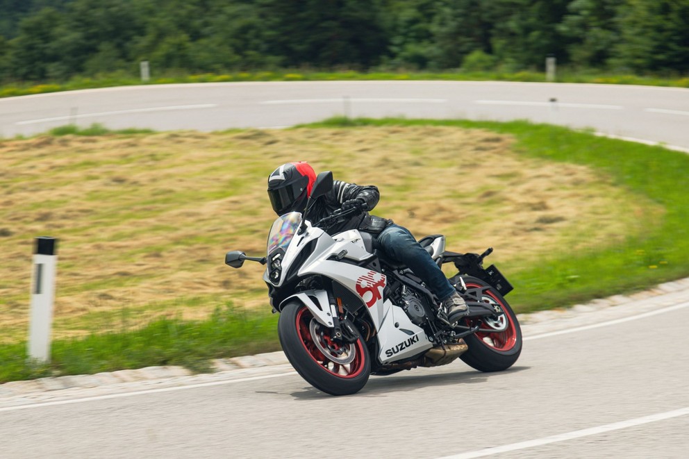 Kawasaki Ninja ZX-4RR vs. Suzuki GSX-8R vs. Triumph Daytona - Obrázok 8