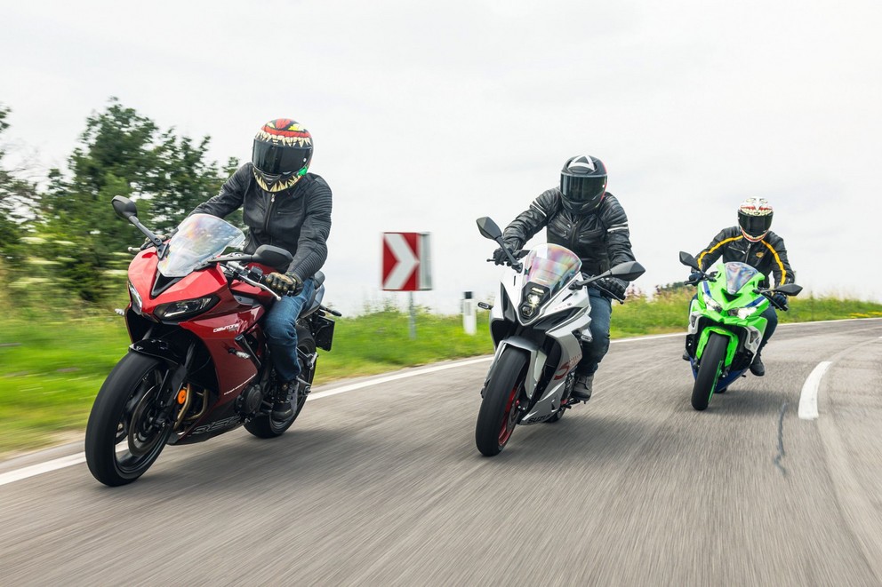 Kawasaki Ninja ZX-4RR vs. Suzuki GSX-8R vs. Triumph Daytona - Слика 28