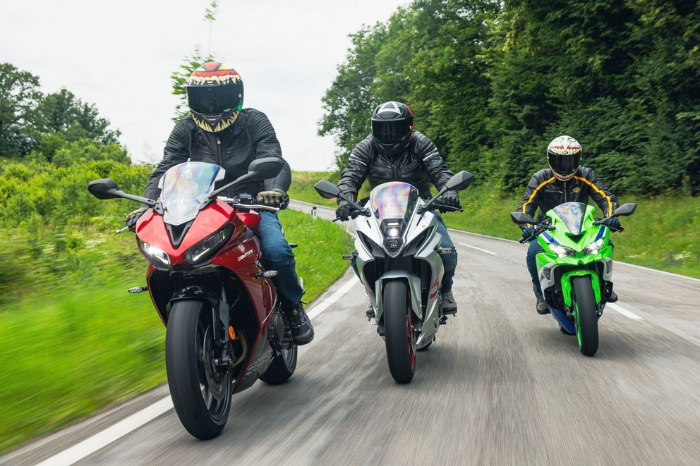 Kawasaki Ninja ZX-4RR vs. Suzuki GSX-8R vs. Triumph Daytona - Слика 16