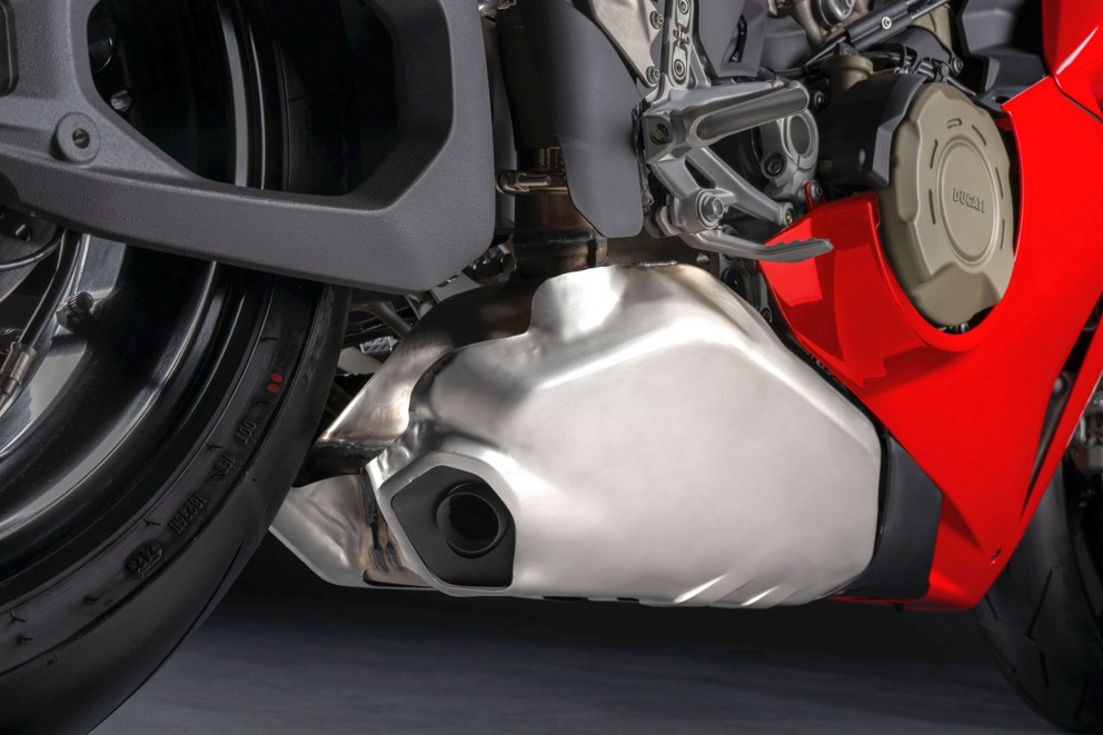 NUEVA Ducati Panigale V4 2025 - Imagen 28