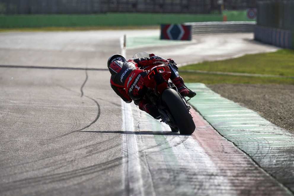 NOUVELLE Ducati Panigale V4 2025 - Image 26