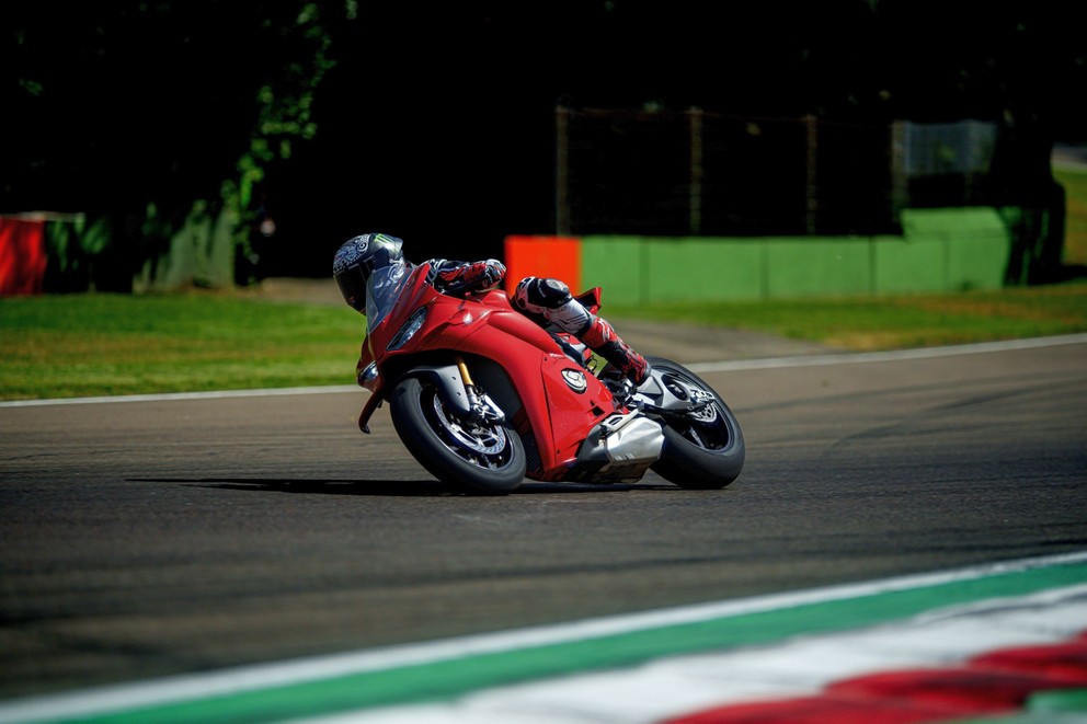 NOVA Ducati Panigale V4 2025 - Imagem 66