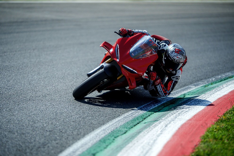 NUEVA Ducati Panigale V4 2025 - Imagen 71