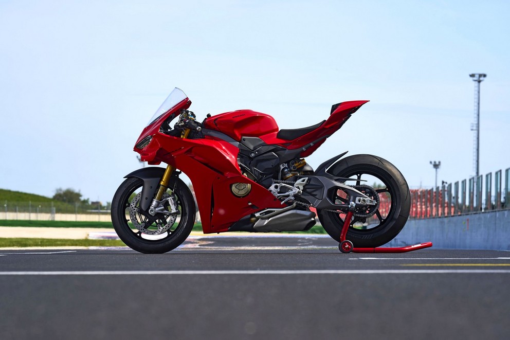 NUEVA Ducati Panigale V4 2025 - Imagen 35