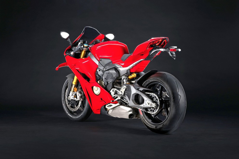 NOVA Ducati Panigale V4 2025 - Слика 43