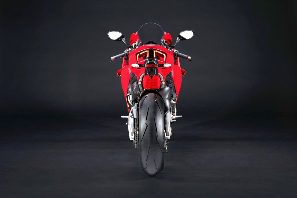 NOVA Ducati Panigale V4 2025 - Слика 40