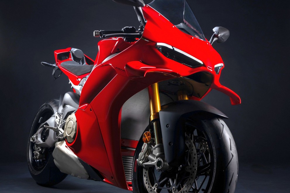 NOVA Ducati Panigale V4 2025 - Слика 29