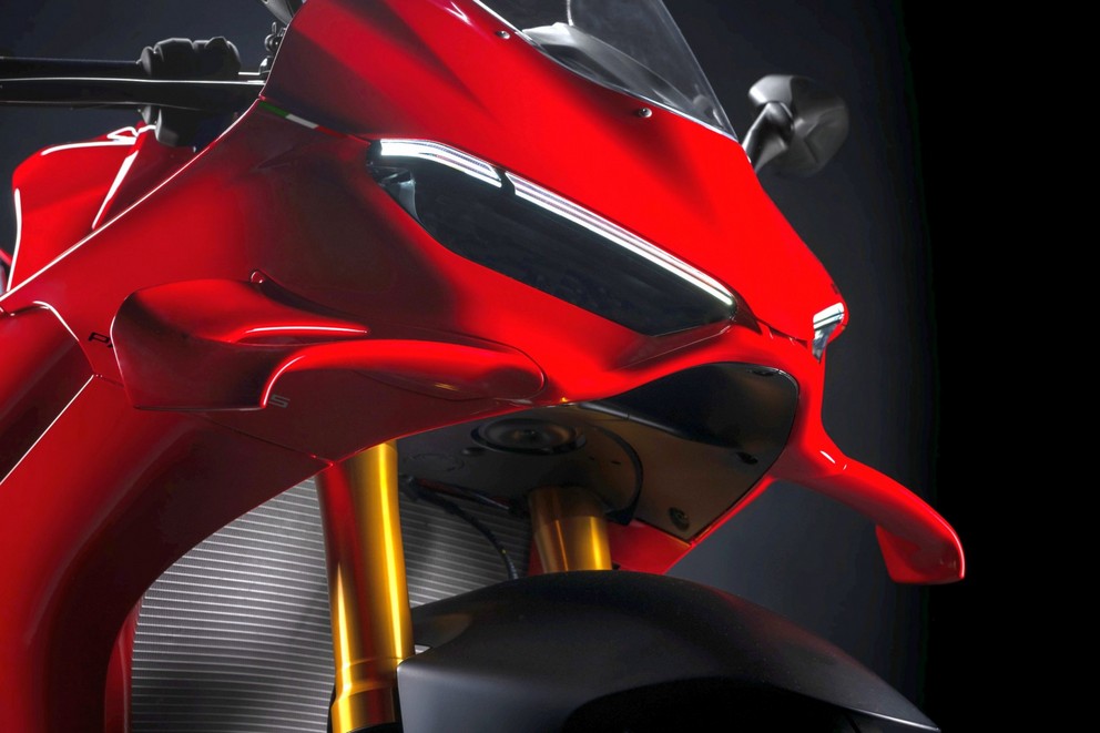 NOVA Ducati Panigale V4 2025 - Слика 5