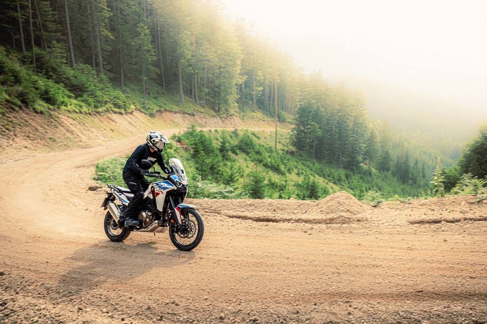 'Honda CRF1100L Africa Twin in de grote 1000PS Offroad Test 2024' - afbeelding 2