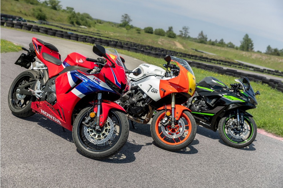 Yamaha XSR900 GP vs. Honda CBR600RR vs. Kawasaki Ninja ZX-6R - Слика 1