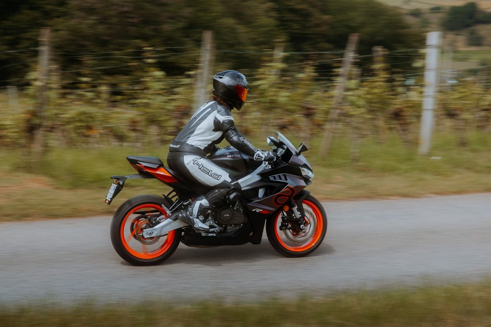 Is the Aprilia RS 457 the perfect entry-level bike? A voice from the female rider's camp tests it - Image 29