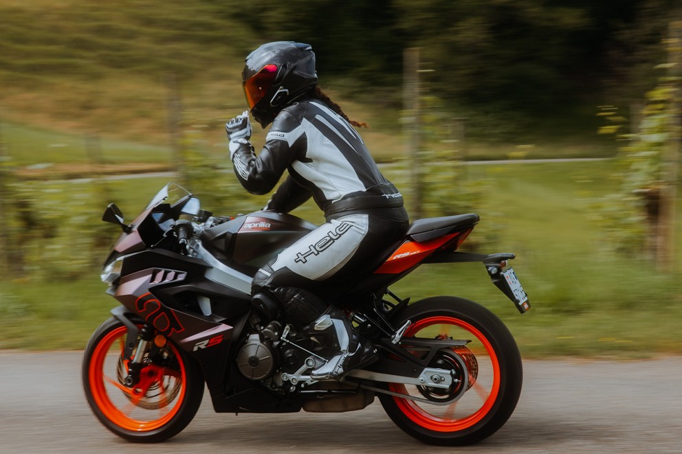 Czy Aprilia RS 457 to idealny motocykl dla początkujących? Głos z kobiecego obozu testuje - Obraz 31