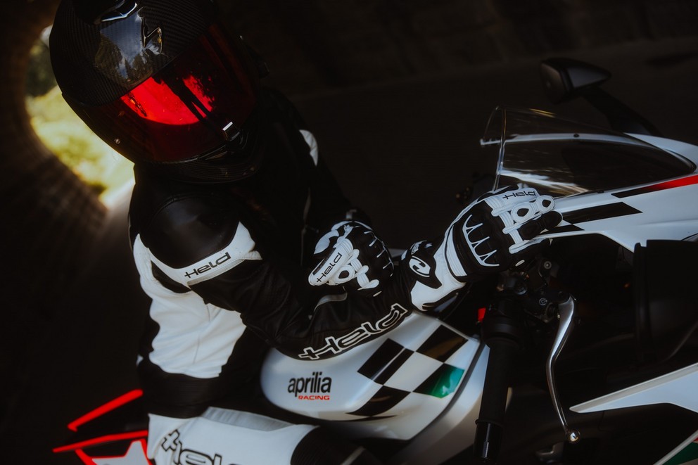 A Aprilia RS 457 é a moto de entrada perfeita? Uma voz do campo feminino testa - Imagem 11