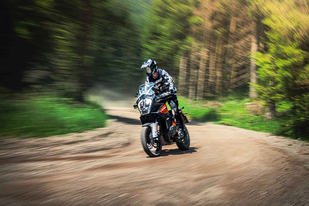 KTM 1290 Super Adventure S dans le grand test off-road 1000PS 2024 - Image 2