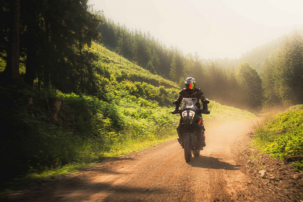 KTM 1290 Super Adventure S in de grote 1000PS Offroad Test 2024 - afbeelding 4