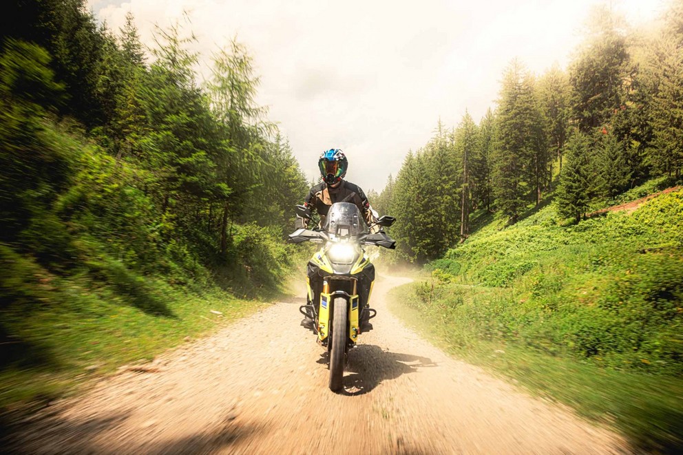 Suzuki V-Strom 1050 DE in the big 1000PS Offroad Test 2024 - Image 18