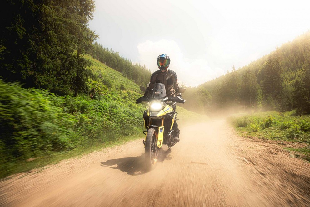 Suzuki V-Strom 1050 DE in the big 1000PS Offroad Test 2024 - Image 26