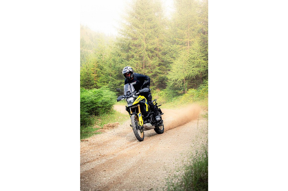 Suzuki V-Strom 1050 DE in the big 1000PS Offroad Test 2024 - Image 31