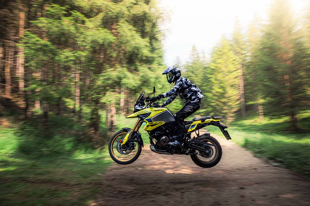 Suzuki V-Strom 1050 DE v veľkom 1000PS Offroad teste 2024 - Obrázok 1