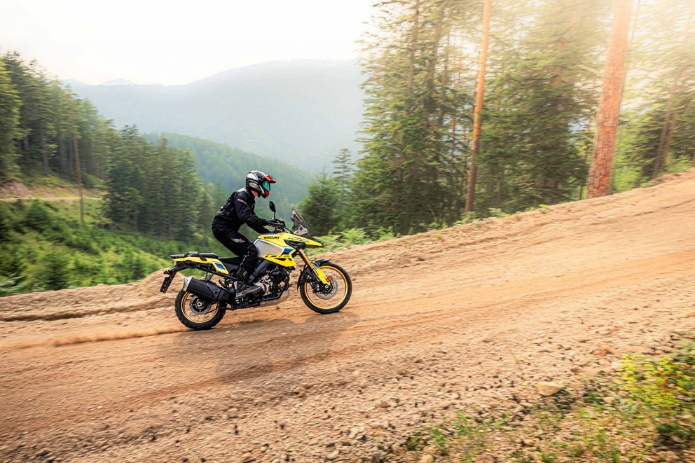 Suzuki V-Strom 1050 DE v velkém 1000PS Offroad testu 2024 - Obrázek 36