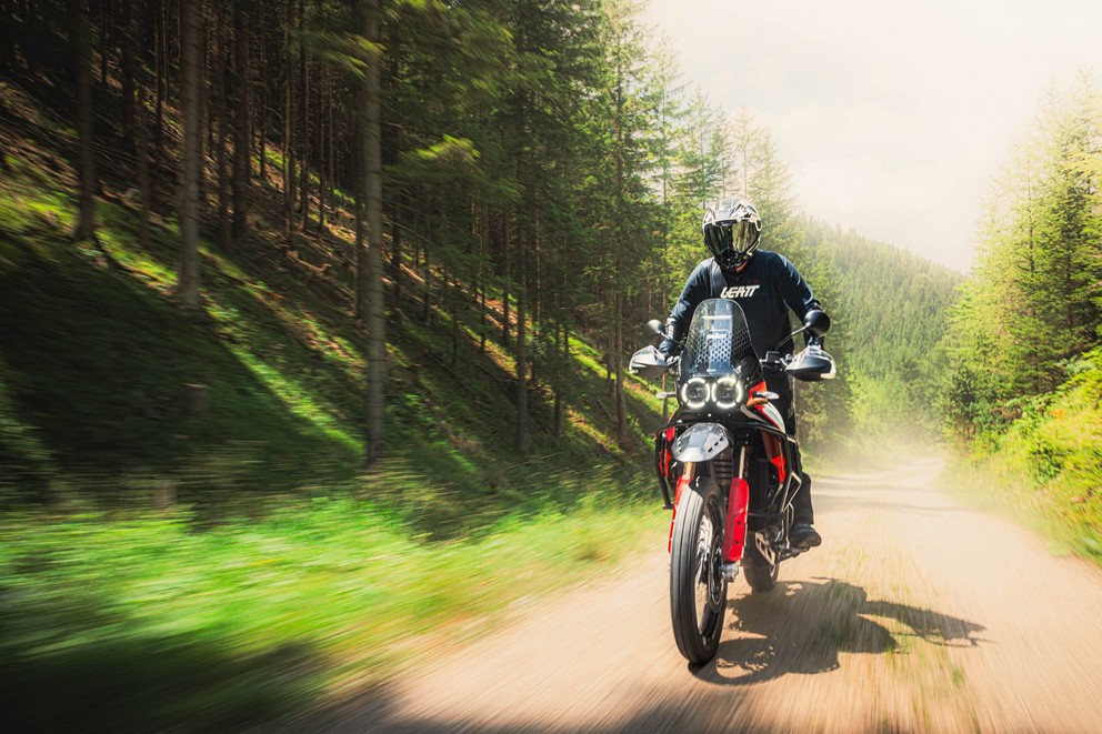 Ducati Desert X i det stora 1000PS offroad-testet 2024 - Bild 7