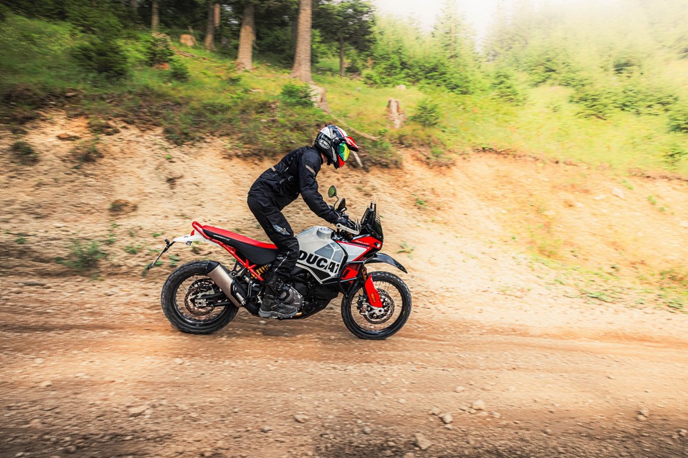 Ducati Desert X i det stora 1000PS offroad-testet 2024 - Bild 15